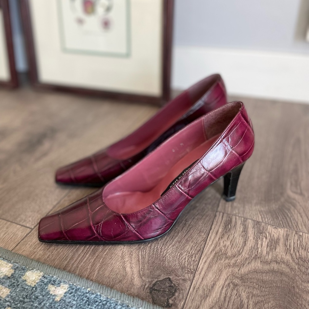 Etienne Aigner Designer Vintage 90s Deep Red Leather Peace Pumps
